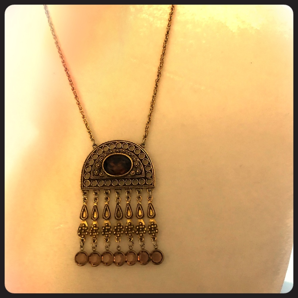 Necklace with pedant